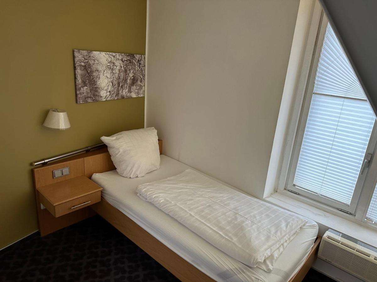 Hotel Burg Kerpen Illingen  Dış mekan fotoğraf